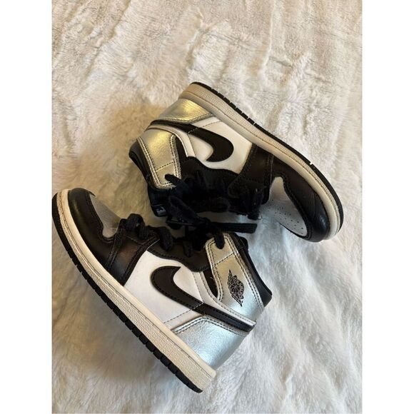 Nike Air Jordan 1 Retro High Toddler Size 9C - Picture 1 of 9